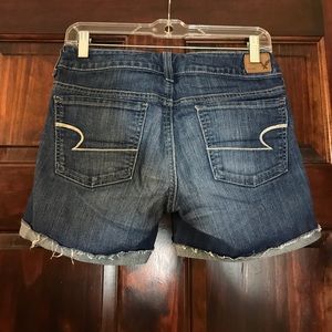 AMERICAN EAGLE DARK WASH MIDI DENIM SHORT